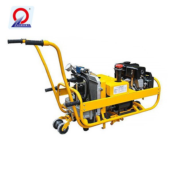 product-1-1 YLB-850 hydraulic wrench operating in a railway tunnel at night